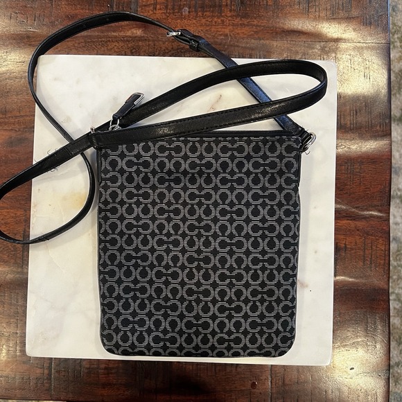 Coach Madison Art Needlepoint Swingpack signature jacquard fabric leather trim. - Picture 6 of 9